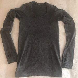 Lululemon workout top